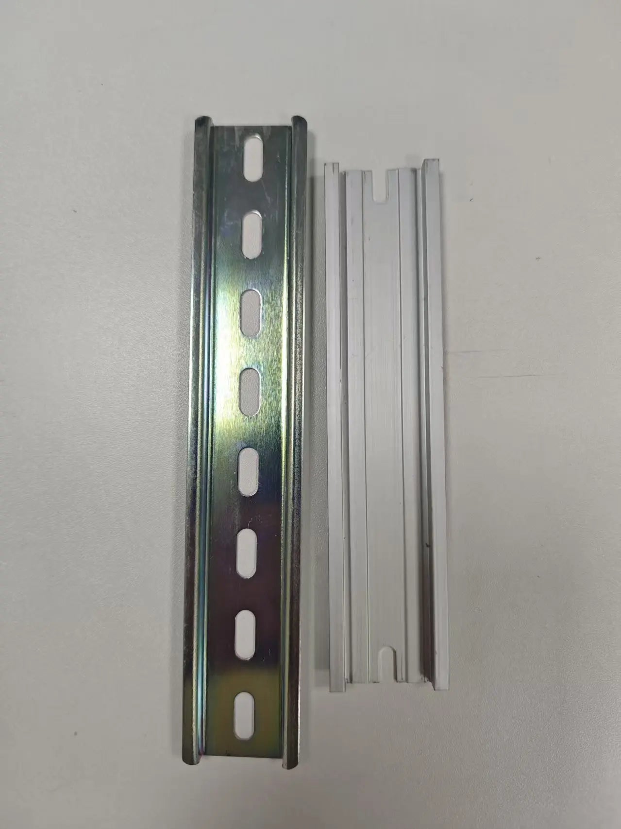 TH35-7.5 DIN Rail Perforated Customizable Length Slotted Din Mounting Rail 1m or 2m Fixed Hole Industrial Steel /Aluminum Rail